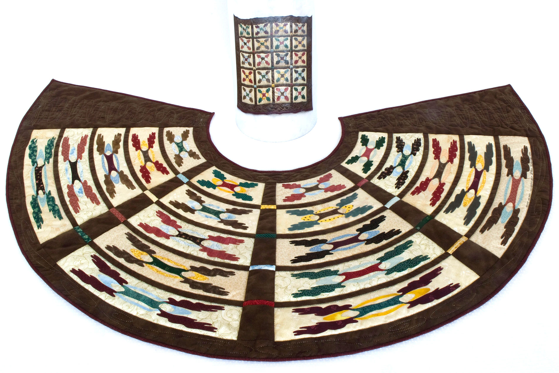 Anamorphic Oakleaf and Reel - catoptric perspective, cylindrical mirror quilt by Rose C Rushbrooke, hand stitched, commercially printed cotton and flexible mirror. Image copyright &copy; Rose C Rushbrooke.